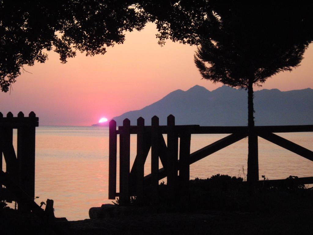 Magda Hotel Apartments Epidaurus ภายนอก รูปภาพ